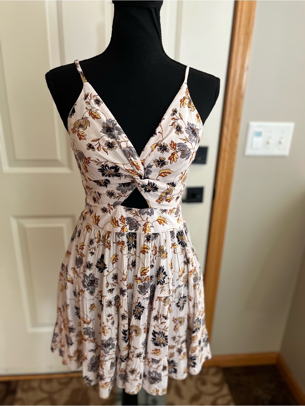 Boho festival beige leaf floral V neck keyhole prairie flowy mini dress. Small